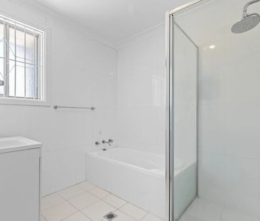 Neat 3 Bedroom Family Home - Photo 4