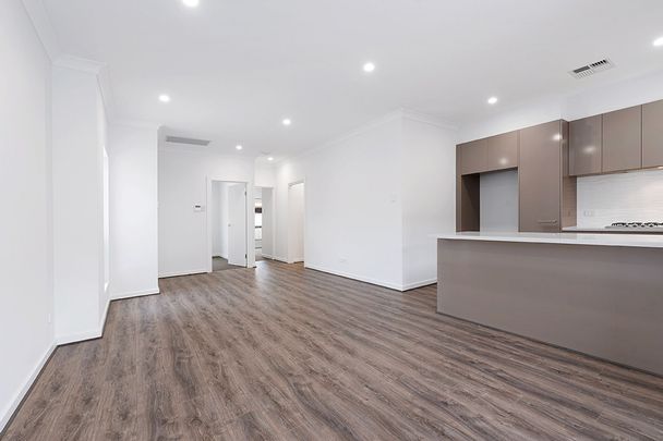 Immaculate 2 Bedroom Home in Superb Location! - Photo 1