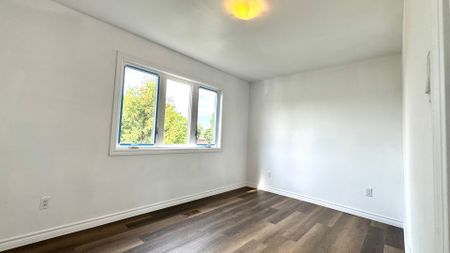 For Lease - 56 Skylark Drive Unit# Upper level unit 1, Hamilton, Ontario - Photo 4