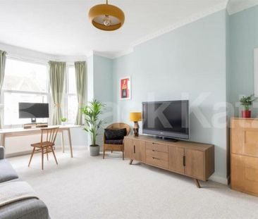 Spacious 3-Bedroom Ground Floor Flat with Private Garden - Photo 2