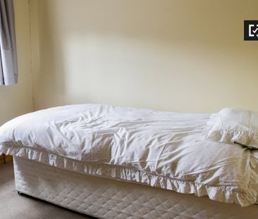 Room in 4-bedroom apartment in North Central Area, Dublin - Photo 5