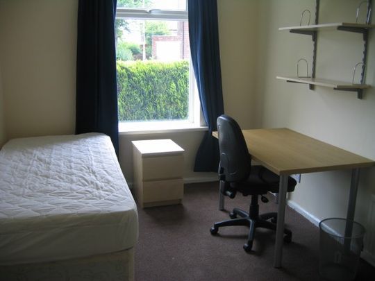 5 bed house close to New College - good bus links to central Durham - Photo 1