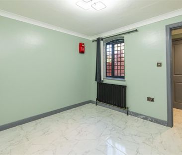 1 bed Flat To Let - Photo 3