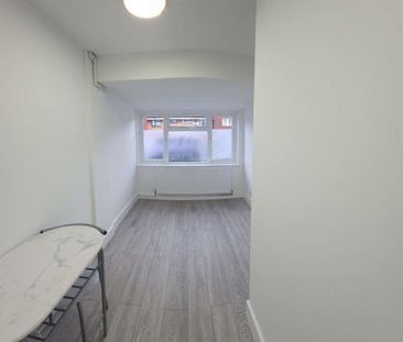 Greenford, UB6 - Photo 3