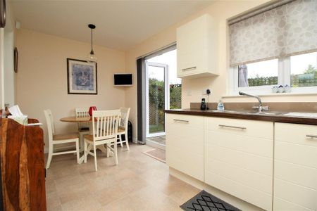 4 bedroom detached house to rent - Photo 5