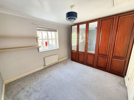 4 bedroom end of terrace house to rent - Photo 2