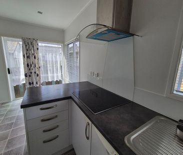 3 Bedroom Cosy Home in Mt Albert(Ready to move in) - Photo 4