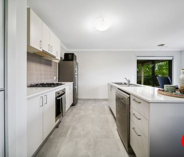 Modern 4 bedroom Family Home! - Photo 5