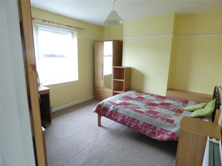 4 bedroom semi-detached house to rent - Photo 3