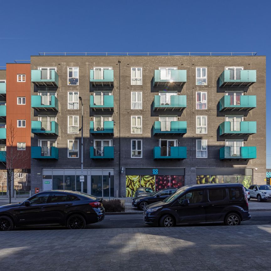 Modern One Bedroom Furnished Apartment on Barking Riverside Development With Excellent Transport Links to Central London - Photo 1