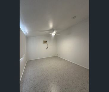 Newly Painted Comfortable Home in Svensson Heights! - Low Maintenan... - Photo 4