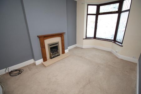 3 bedroom end of terrace house to rent - Photo 2