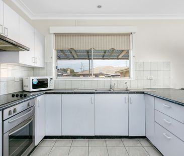 7 Tunaley Parade, Reservoir VIC 3073 - House For Rent | Domain - Photo 6