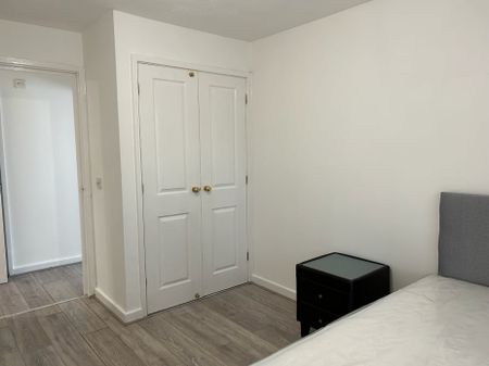 2 Bed Flat, Heathside Close, IG2 - Photo 4