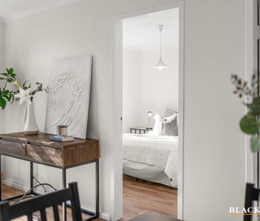 Freshly Updated Ground-Floor Living in a Boutique Complex of Just Six - Photo 5