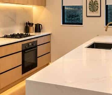 Modern Family Living in Te Atatu Peninsula - Photo 2