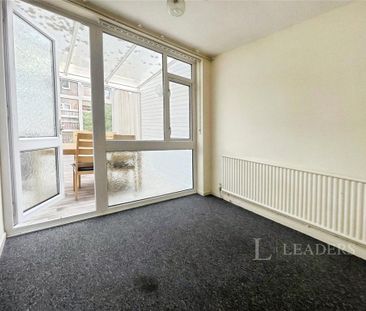 4 bedroom semi-detached house to rent - Photo 3