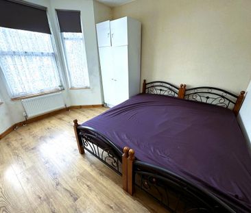 3 bedroom flat to rent - Photo 5