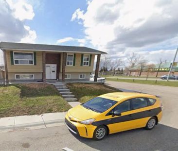 3 bedroom main floor for rent in Penbrooke (SE) - all utilities included — 3 Bedrooms Main Floor - Photo 1