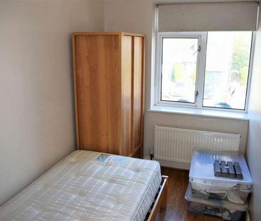 Mount Echo Avenue, Chingford, E4 - Photo 6