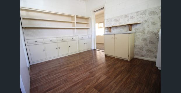 Walk to the Parade - Great Location! - Photo 1