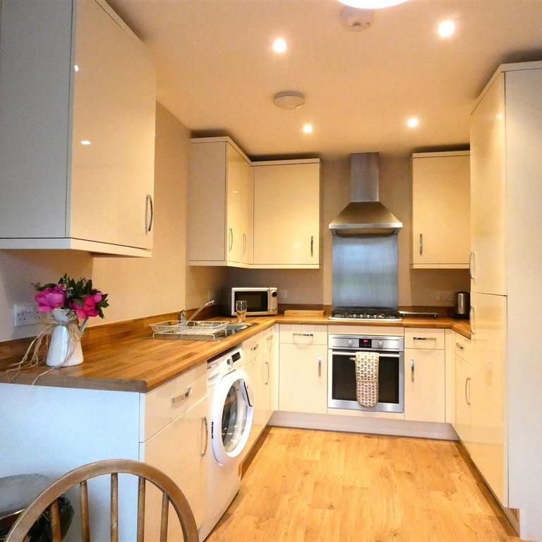3 bedroom semi-detached house to rent - Photo 1