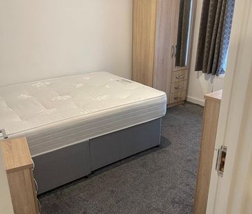 Room in a Shared House, Allcroft Road, B11 - Photo 1