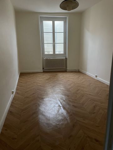Location Appartement 5 pièces 140m² CHARLIEU 42190 - Photo 4