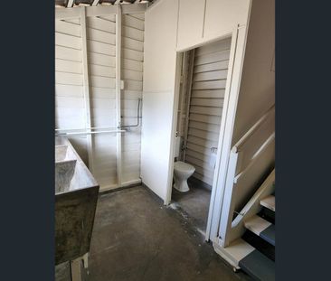 Centrally Located 2-Bedroom Worker's Cottage - Photo 5
