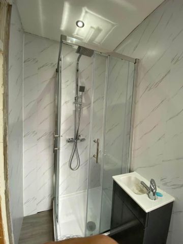 1 bedroom in a flat share to rent - Photo 5