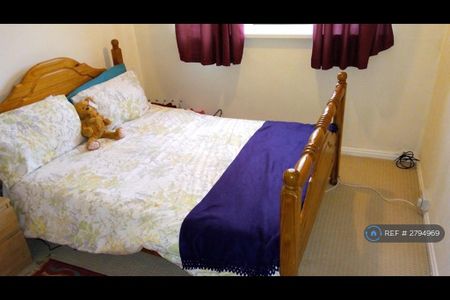 3 bedroom semi-detached house to rent - Photo 5