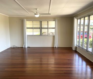 COMFORTABLE 3 BEDROOM PROPERTY WITH OPEN-PLAN LIVING - Photo 1