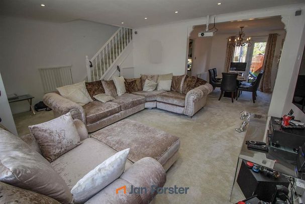3 bedroom semi-detached house to rent - Photo 1
