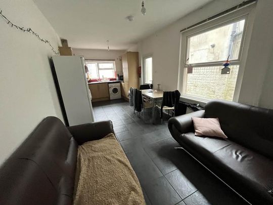 5 bedroom house to rent - Photo 1