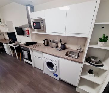 Studio - Silver - Photo 4