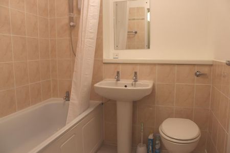 2 bedroom terraced house to rent - Photo 4