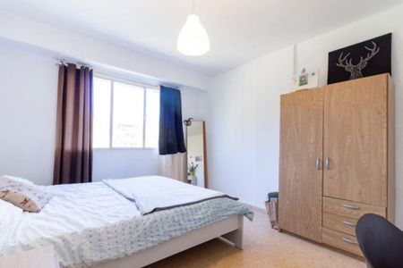 Plaza Honduras, Valencia, Valencian Community 46022 - Photo 2