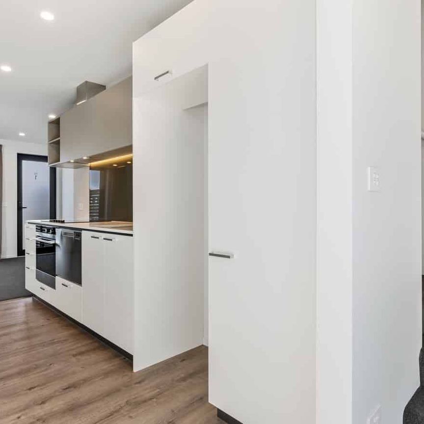 Near new 2 bedroom apartment in Ruskin Quarter - Photo 1