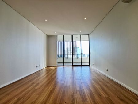 City View 2 Bedroom Apartment for Rent in Burwood Prime Location - Photo 4