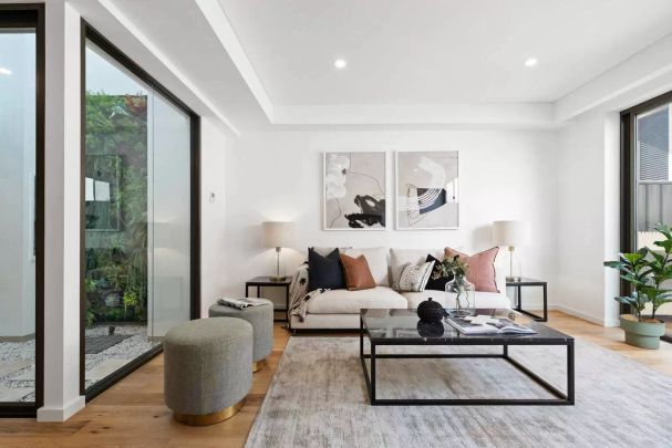 Stunning Designer 4 Bedroom Townhouse with LUG, Ultra Convenient Location - Photo 1