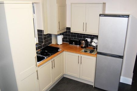 4 bedroom terraced house to rent - Photo 5