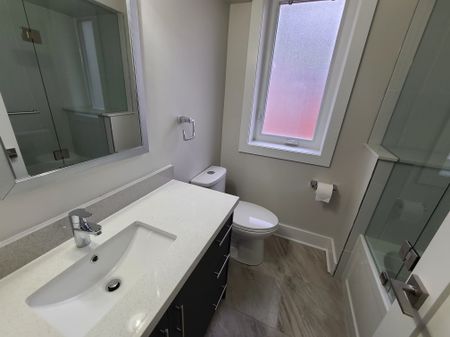 For Lease - 154 Rosemount Avenue, Toronto, Ontario - Photo 3