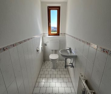 Gut aufgeteilte 4-Zimmer-Wohnung mit Balkon und Carportparkplatz - Foto 3