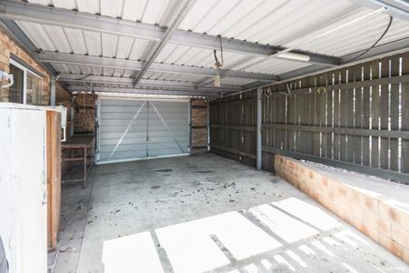 Family Home Close to Shopping Centre - Photo 3