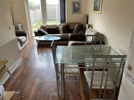 4 Bed Terraced House, Hitchen St, M13 - Photo 5