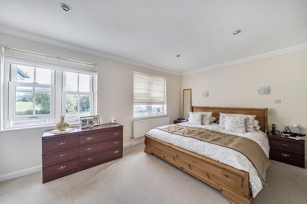 4 bedroom detached house to rent - Photo 1