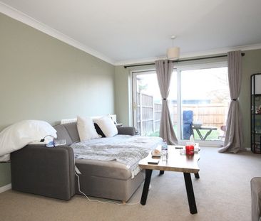 Knaphill, Woking - Photo 4