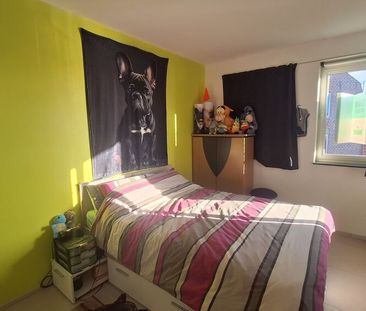 Kwaliteitsvol appartement met autostaanplaats gelegen in Poperinge! - Photo 3