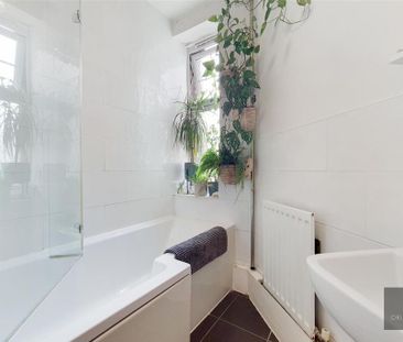 3 bedroom apartment to rent - Photo 4