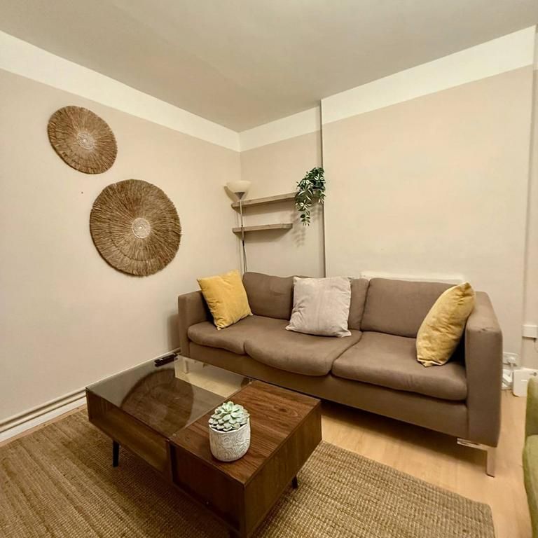 3 bedroom flat to rent - Photo 1